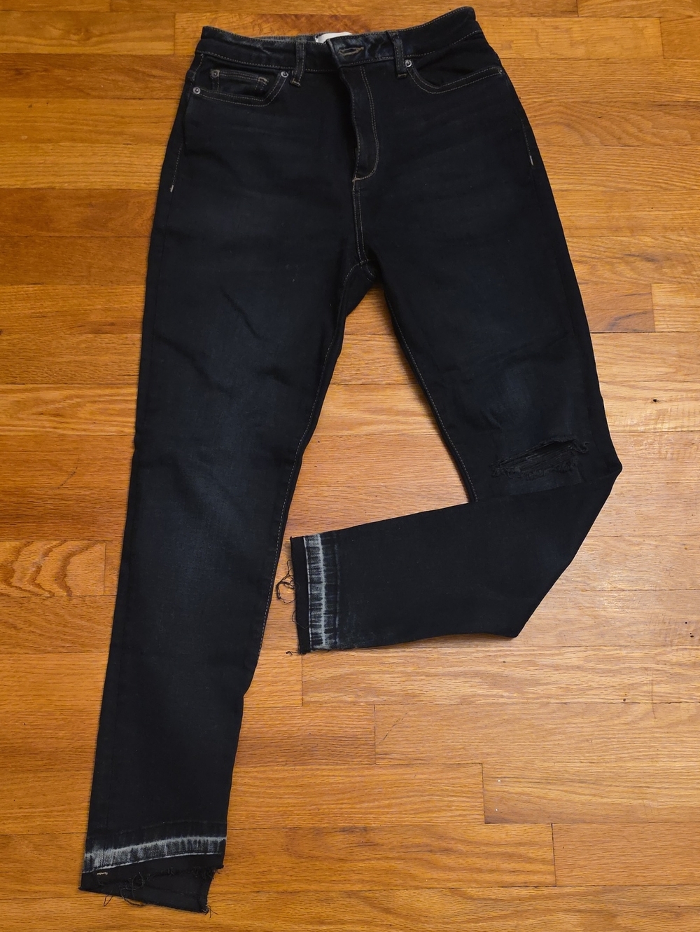 DL1961 Black Fitted Jeans Ripped Knee size28